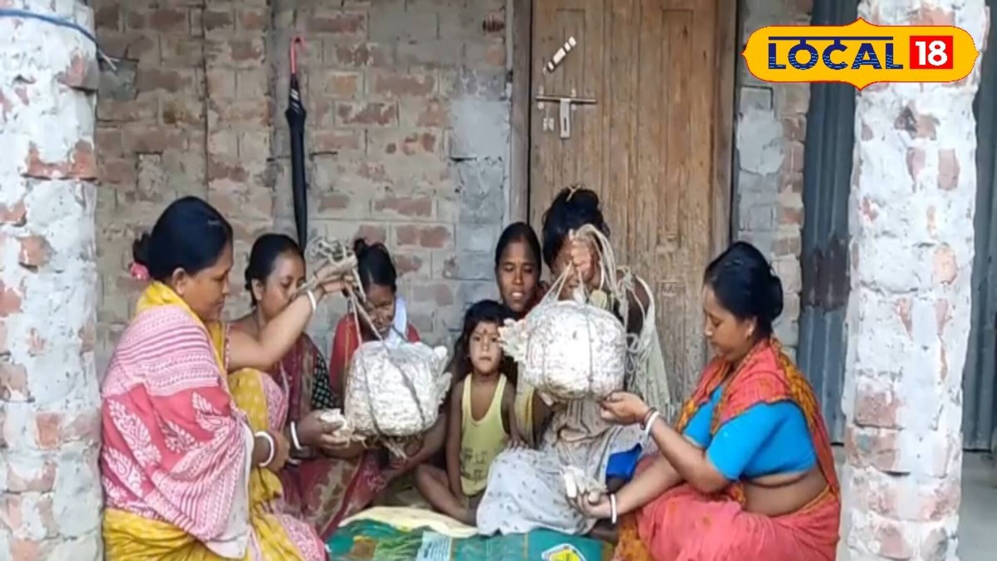 বাড়িতে বসেই দু’হাতে মোটা টাকা আয় করছেন মহিলারা ! আপনিও শিখে নিতে পারেন