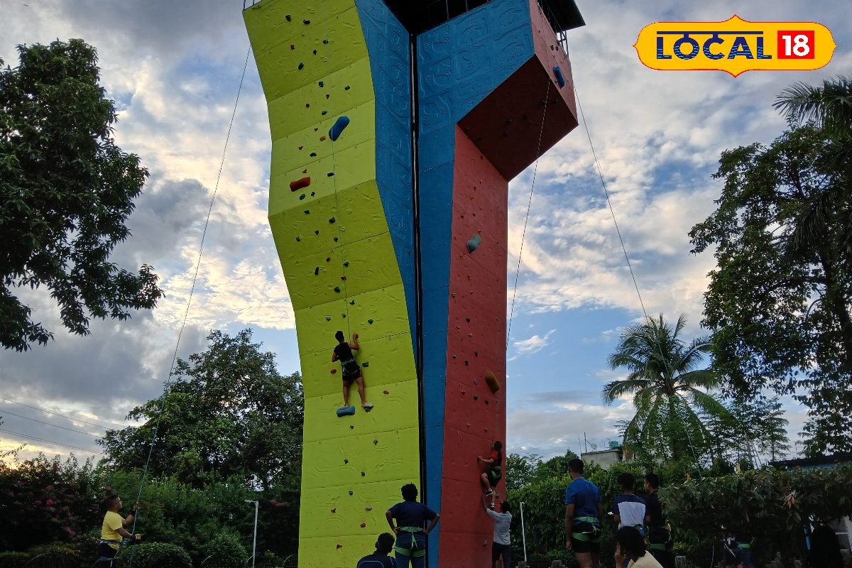 শিলিগুড়িতে ফের শুরু হল রক ক্লাইম্বিং স্পোর্টস, মজেছে ছোট থেকে বড় সকলে শিলিগুড়িতে ফের শুরু হল রক ক্লাইম্বিং স্পোর্টস, মজেছে ছোট থেকে বড় সকলে