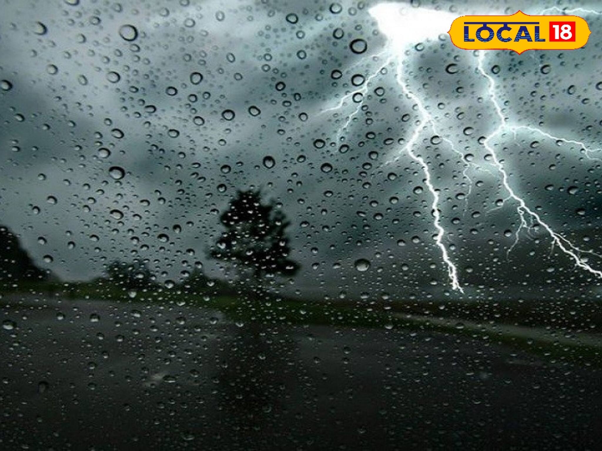 নিম্নচাপের ল্যাজের ঝাপটার মধ্যেই ঘূর্ণাবর্তের আশঙ্কা, কতদিন চলবে বৃষ্টি