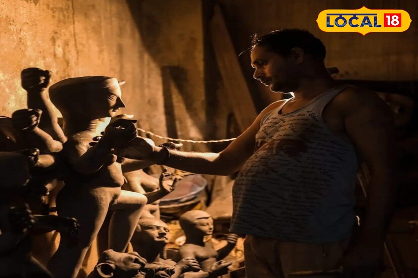 দুর্গাপুজো ২০২৪ নির্ঘণ্ট- চলতি বছরে দুর্গাপুুজোর মহালয়া পড়ছে ২ অক্টোবর। সেদিনটি বুধবার। এরপর ৮ অক্টোবর থেকে পুজো শুরু!