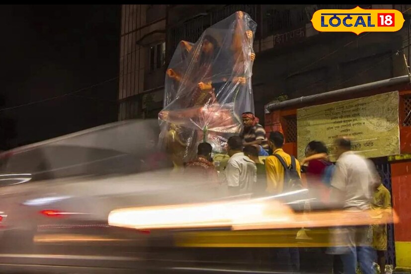 এই বছর দেবী দুর্গার আগমন হবে দোলায় বা পালকিতে৷ হিন্দু শাস্ত্রমতে বলা হয়, দোলায় বা পালকিতে দেবী দুর্গার গমন, তার ফল মহামারী ও দুর্ভোগের সমান।