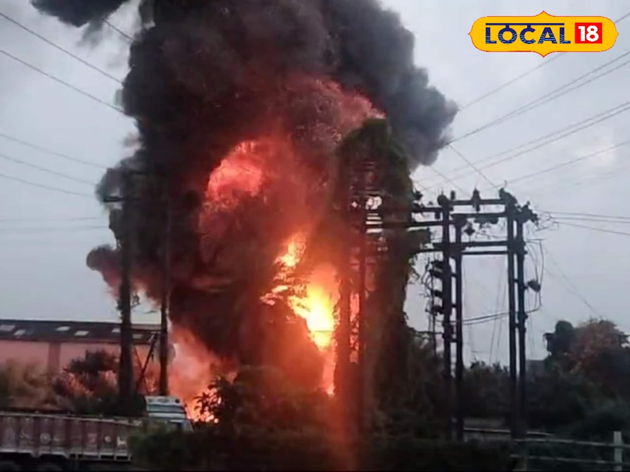 দাউদাউ করে জ্বলে উঠল তেল ভর্তি ট্যাঙ্কার, কয়েক ফুট উঠল আগুনের লেলিহান শিখা!