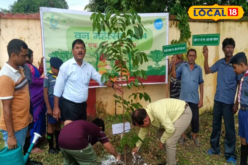 মালদহ রেলওয়ে ডিভিশনাল ম্যানেজার বলেন, গাছকে আমরা মাতৃরূপে দেখি। তাই একটি গাছ মায়ের নামে রোপন করা হচ্ছে। আগামীতে মালদহ রেল ডিভিশনের বিভিন্ন প্রান্তে এই বৃক্ষরোপণ কর্মসূচি চলবে।