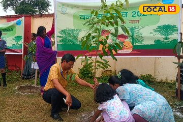 একটি গাছ মায়ের নামে! লক্ষাধিক বৃক্ষরোপণ কর্মসূচি মালদহ রেলের