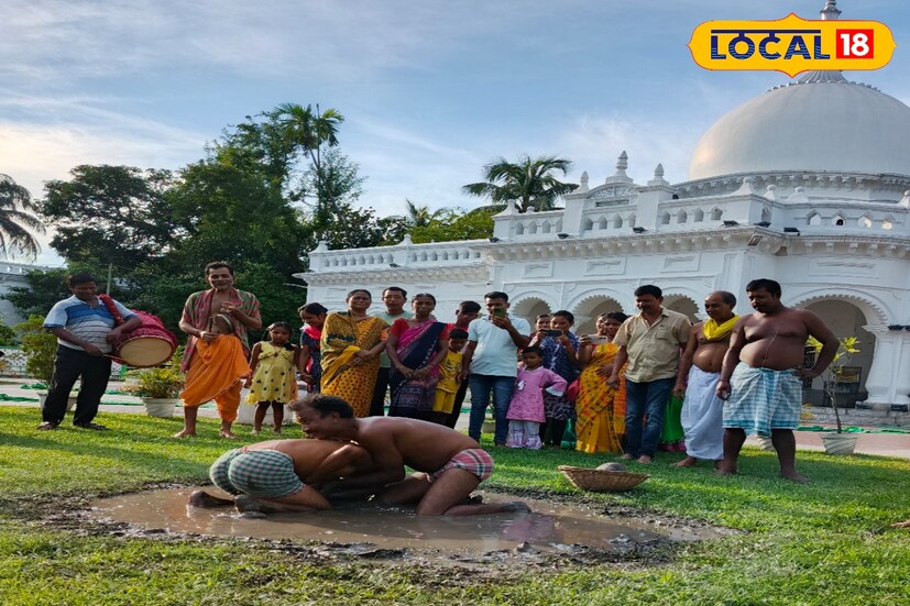 ভাদ্র মাসের কৃষ্ণপক্ষের অষ্টমীর তিথিতে ভগবান শ্রীকৃষ্ণ জন্মগ্রহণ করেছিলেন। সেজন্য জন্মাষ্টমী উপলক্ষে কোচবিহারের মদনমোহন বাড়িতে এক লোকক্রীড়া অনুষ্ঠিত হয় আসছে দীর্ঘ সময় ধরে।