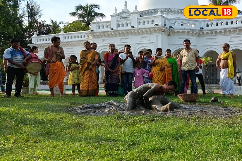 দীর্ঘ সময়ের প্রাচীন এই খেলাকে বলা হয় নারকেল খেলা বা মথন খেলা বা দোধিকাদো খেলা। কোচবিহারের রাজ আমলে মদন বাড়ি স্থাপনের পর থেকেই এই খেলার রীতি চলে আসছে মদন বাড়িতে।