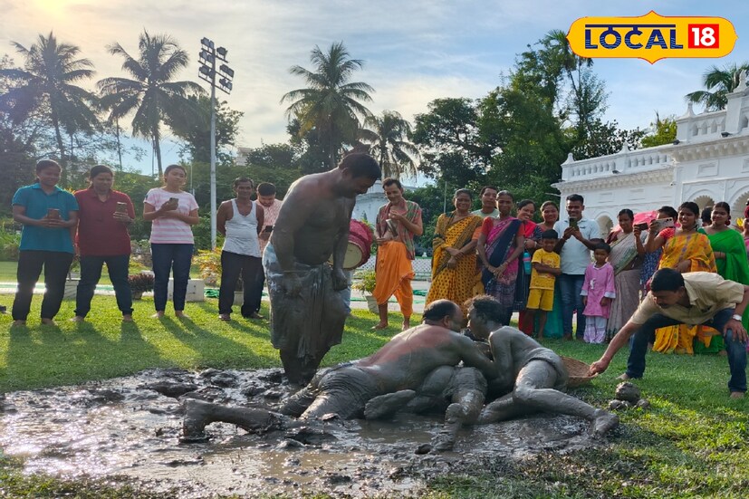 দেবোত্তর ট্রাস্ট বোর্ডের সম্পাদক কৃষ্ণ গোপাল ধারা জানান, এই খেলার কোন আলাদা পোশাক নেই। মূলত খালি গায়ে গামছা পড়ে এই খেলা খেলতে হয়। মদনমোহন বাড়ির বাগানের মধ্যে একটি গর্ত খুঁড়ে জল দিয়ে কাদা তৈরি করা হয়। সেখানেই হয়ে থাকে এই খেলা।