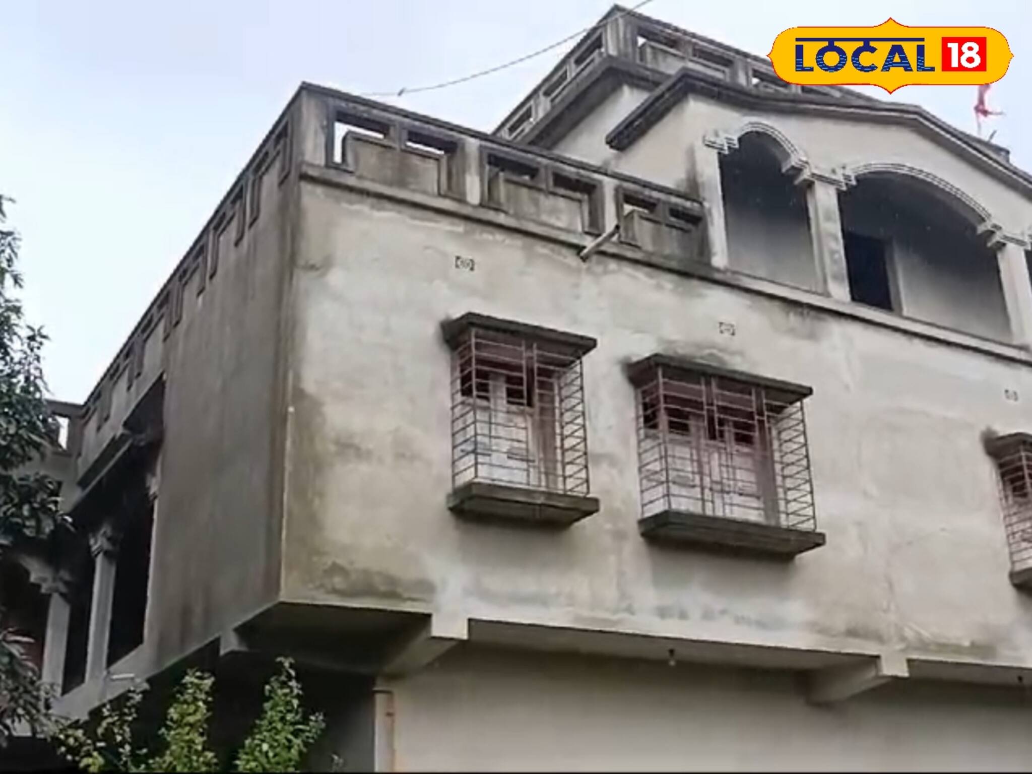 মুহূর্তে বাড়ি ঘিরে ফেলল পুলিশ! সিল করে দেওয়া হল বাড়ি! হঠাৎ কী ঘটল? চমকে যাবেন