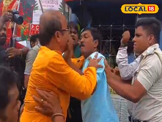 হাতাহাতিতে শাসক বিরোধী হাতাহাতিতে শাসক বিরোধী