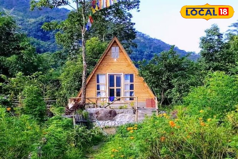 বিজনবাড়ি: ছোট রঙ্গিত নদী তীরে ছোট গ্রাম বিজন বাড়ি। রয়েছে বিদ্যুৎ কেন্দ্রও। গ্রামের গা ঘেঁষে বয়ে গিয়েছে ছোট রঙ্গিত খরস্রোতা নদীটি,এটিই মূল আকর্ষণ । নদীর ধারেই রয়েছে ছোট ছোট হোম স্টে। রোমাঞ্চকর ট্রিপ করতে আসার অন্যতম সেরা ডেস্টিনেশন। পাহাড় ঘেরা গ্রামের মাঝে নীল জলে ডুব দিলে সব ক্লান্তি হবে ধুয়ে মুছে সাফ। 