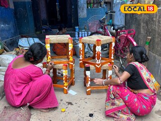 ঘরে ঘরে শিল্পীদের বাস! কমেছিল চাহিদা, ‘কাঠ পুতুলের গ্রামে’ ফিরছে স্বাচ্ছন্দ‍‍্য