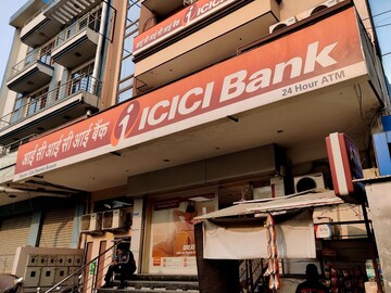 ICICI Bank-এ ২,৭০,০০০ টাকার FD করলে, ম্যাচিউরিটির সময়ে পাবেন বিপুল টাকা