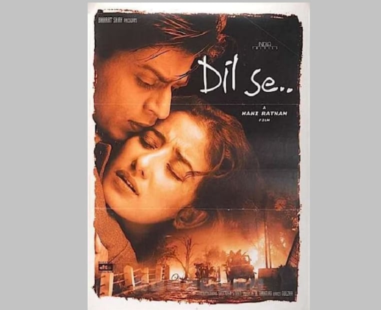 শাহরুখ খান এবং মনীষা কৈরালার হিট ছবির সেই জনপ্রিয় গানটি হল 'জিয়া জ্বলে'-এই গানটিতে মধুচন্দ্রিমার অনুভূতির এমন একটি গল্প বলা হয়েছে যা বলিউড সিনেমার দুনিয়ার এক উদাহরণ হয়ে দাঁড়িয়েছে। আজও মানুষের মনকে একইভাবে নাড়া দেয় এই গান৷
