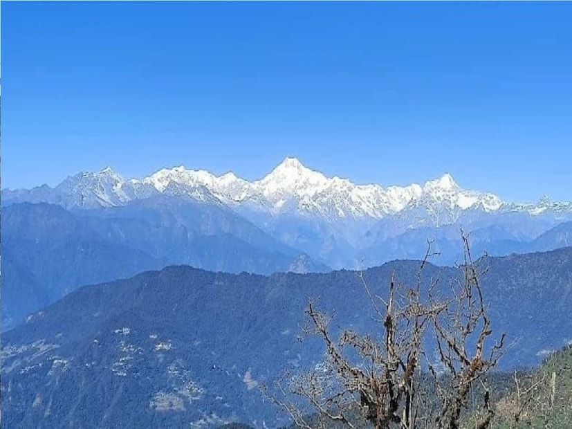 শিলিগুড়ি : হালকা রোদ। তাপমাত্রা ১৬-১৭ ডিগ্রি। সন্ধের দিকে হিমেল হাওয়ায় নামবে পারদ। দিনভর পারদ অপরিবর্তিত। 