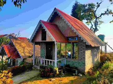 জঙ্গলের মধ্যে হোমস্টে,সামনেই কাঞ্চনজঙ্ঘা! এই পাহাড়ি গ্রামই 'সিক্রেট' ডেস্টিনেশন