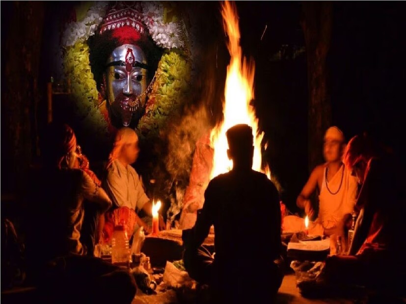 অশুভ শক্তিকে তন্ত্র সাধনার দ্বারা দমন করা যায় আমাবস্যার এই পবিত্র লগ্নে । তবে কেন এই অমাবস্যা তিথিতে তারাপীঠে মহাযজ্ঞ করা হয়ে থাকে? কেন তারাপীঠকে মহাশ্মশান বলা হয়?
