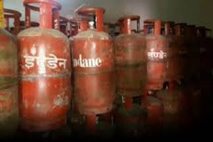 Nimai Sarkar went to the gas dealer's office on Wednesday and complained But allegation, no cooperation was given by the gas dealer Nimai Sarkar went to the gas dealer's office on Wednesday and complained But allegation, no cooperation was given by the gas dealer