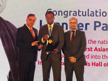 Leander Paes with Ratan Kumar Kesh (MD & CEO interim, Bandhan Bank)