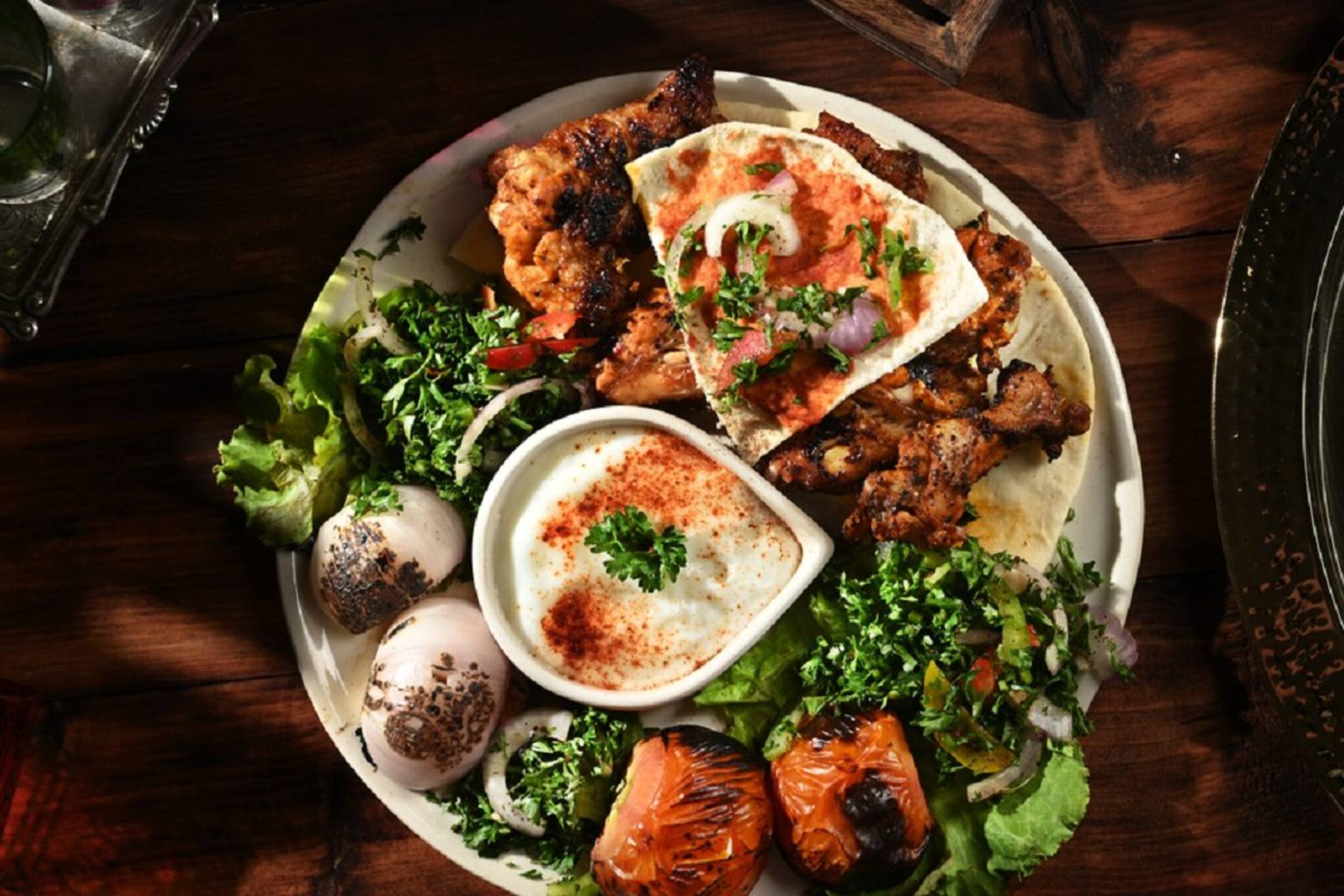 খাঁটি লেবানিজ খাবারের স্বাদ পেতে চান?তাহলে শামিল হতে পারেন এই অভিজাত রেস্তোরাঁয়