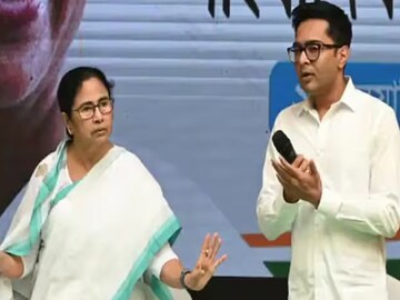 মমতা বন্দ্যোপাধ্যায় ও অভিষেক বন্দ্যোপাধ্যায় (File Photo PTI)