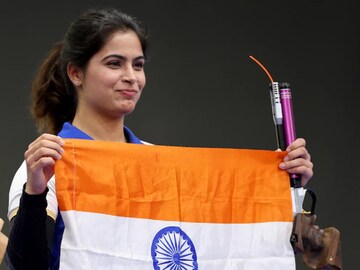 ‘জীবনে এমন অভিজ্ঞতা একবারই হয়’, প্যারিসে ভারতের পতাকাবাহক হয়ে গর্বিত মনু ‘জীবনে এমন অভিজ্ঞতা একবারই হয়’, প্যারিসে ভারতের পতাকাবাহক হয়ে গর্বিত মনু