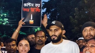 স্ত্রী কস্তুরীর সঙ্গে ‘We Want Justice’ পোস্টার হাতে রাস্তায় মোহনবাগান অধিনায়ক শুভাশিস স্ত্রী কস্তুরীর সঙ্গে ‘We Want Justice’ পোস্টার হাতে রাস্তায় মোহনবাগান অধিনায়ক শুভাশিস