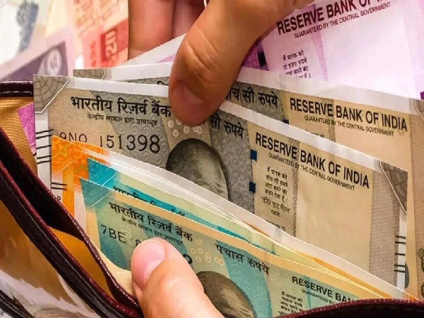 কোনটা লাভজনক: দীর্ঘমেয়াদে এসআইপি নিরাপদ। খুচরো বিনিয়োগকারী, যাঁদের হাতে বড় পুঁজি নেই, তাঁদের জন্য এটা আদর্শ। আর যাঁরা মোটা টাকা বিনিয়োগ করতে পারবেন, তাঁদের লাম্পসাম বিনিয়োগেই যাওয়া উচিত।