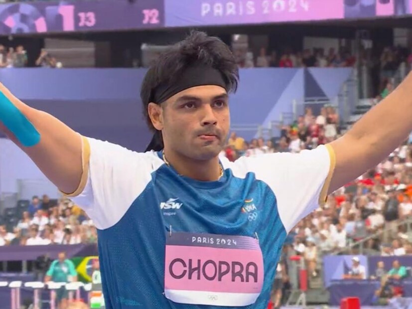 প্যারিস অলিম্পিক্সে সোনা জয়ের স্বপ্ন অধরাই থেকে গিয়েছিল ভারতের তারকা জ্যাভেলিন থ্রোয়ার নীরজ চোরড়ার। টোকিও পুনরাবৃত্তি করতে পারেননি তিনি। সন্তুষ্ট থাকতে হরয়েছিল রুপো জিতেই।