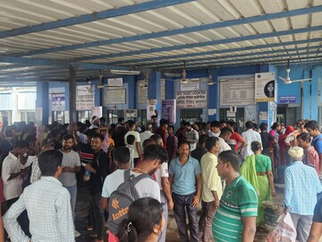 উত্তরবঙ্গ মেডিক্যাল কলেজ ও হাসপাতালের আউটডোরে রোগীদের ভিড় চোখে পড়ে