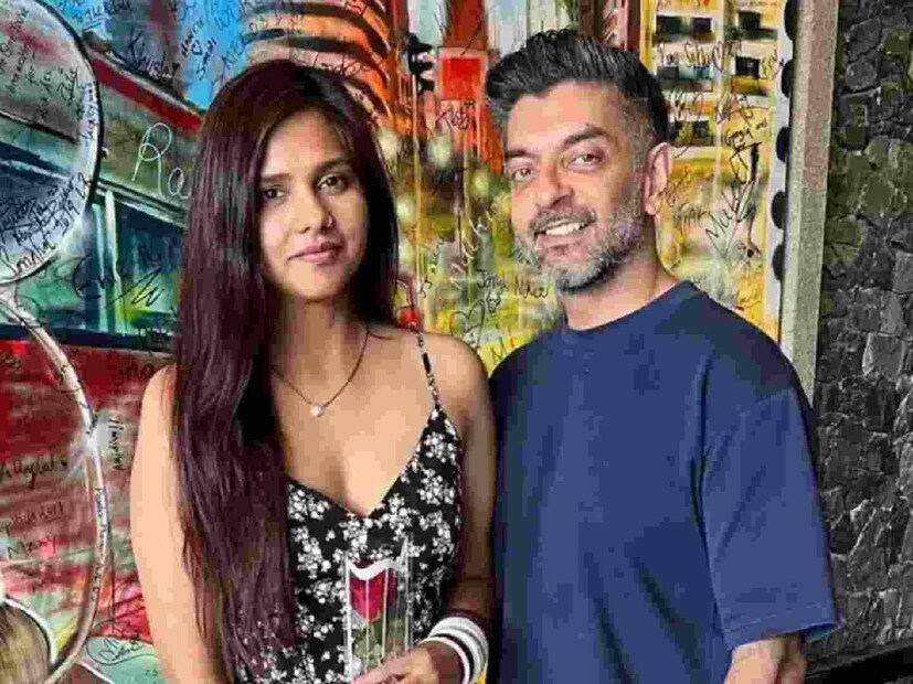 ভারতীয় দণ্ডবিধির ধারা ৮৫ এবং ৩১৬ (২)-এর অধীনে এফআইআর দায়ের করা হয়েছে। এর মানে হল, দিলজিৎ তাঁর স্বামী নিখিলের বিরুদ্ধে নিষ্ঠুরতা এবং অপরাধমূলক বিশ্বাসভঙ্গের অভিযোগ এনেছেন।