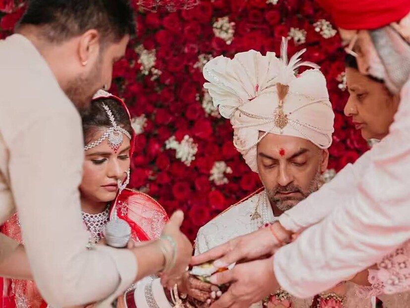 দলজিৎ কৌর এবং নিখিল প্যাটেল ২০২৩ সালের মার্চে গাঁটছড়া বাঁধেন। দু’জনেই এই বছরের শুরুতে, বিয়ের ১০ মাসের মধ্যে বিবাহবিচ্ছেদের জন্য আবেদন করেন। নিখিলও মে মাসে তাদের বিচ্ছেদের খবর প্রকাশ্যে আনেন।