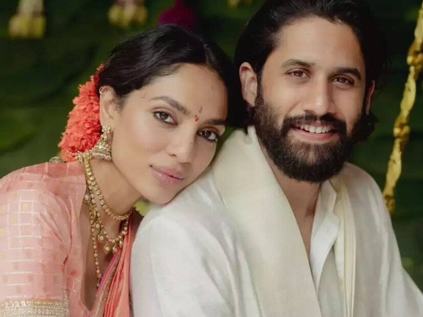 অভিনেত্রী সামান্থা প্রভুর সঙ্গে বিচ্ছেদের পর নাগার জীবনে ফের বসন্ত হয়ে আসেন শোভিতা। প্রেম নিয়ে লুকোচুরি করলেও সকলকে জানিয়ে নতুন জীবনের দিকে পা বাড়িয়েছেন তাঁরা।