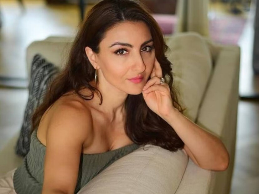 'দিল মাঙ্গে মোর' দিয়ে বলিউডে হাতেখড়ি হয়েছিল সোহার। তবে ছবিটি বক্স অফিসে ফ্লপ করেছিল। সোহার দীর্ঘ ক্যারিয়ারে শুধুমাত্র একটি ছবিই হিট হয়েছিল, যার নাম ছিল 'রং দে বাসন্তী'।