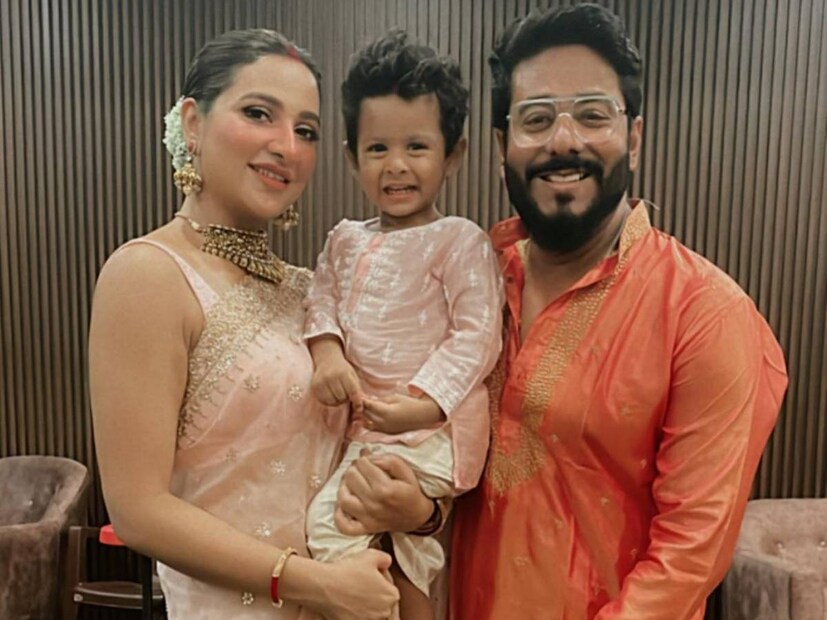 আরজি কর কাণ্ডের প্রতিবাদে কিছুদিন আগে শঙ্খ বাজিয়েছিলেন অনেকেই। 'রাত দখল' কর্মসূচী যাঁরা আয়োজন করেছিলেন, সেই উদ্যোক্তাদের তরফে যদিও জানানো হয়েছিল যে, তাঁরা শাঁখ বাজানোর বার্তা কোনও ভাবেই কোথাও দেননি।