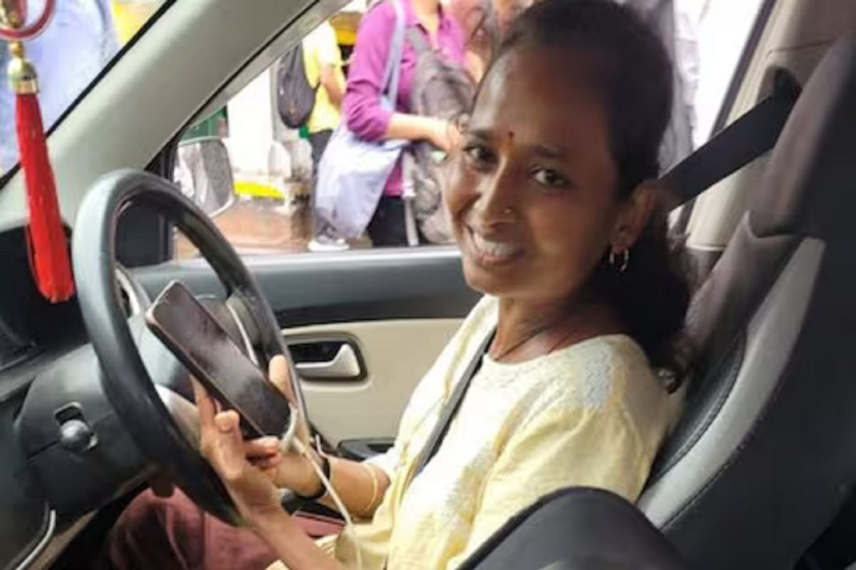 ওলা বুক করতেই গাড়ি নিয়ে এলেন মহিলা চালক; লড়াইয়ের কাহিনি শুনে আবেগপ্রবণ যাত্রীও ওলা বুক করতেই গাড়ি নিয়ে এলেন মহিলা চালক; লড়াইয়ের কাহিনি শুনে আবেগপ্রবণ যাত্রীও