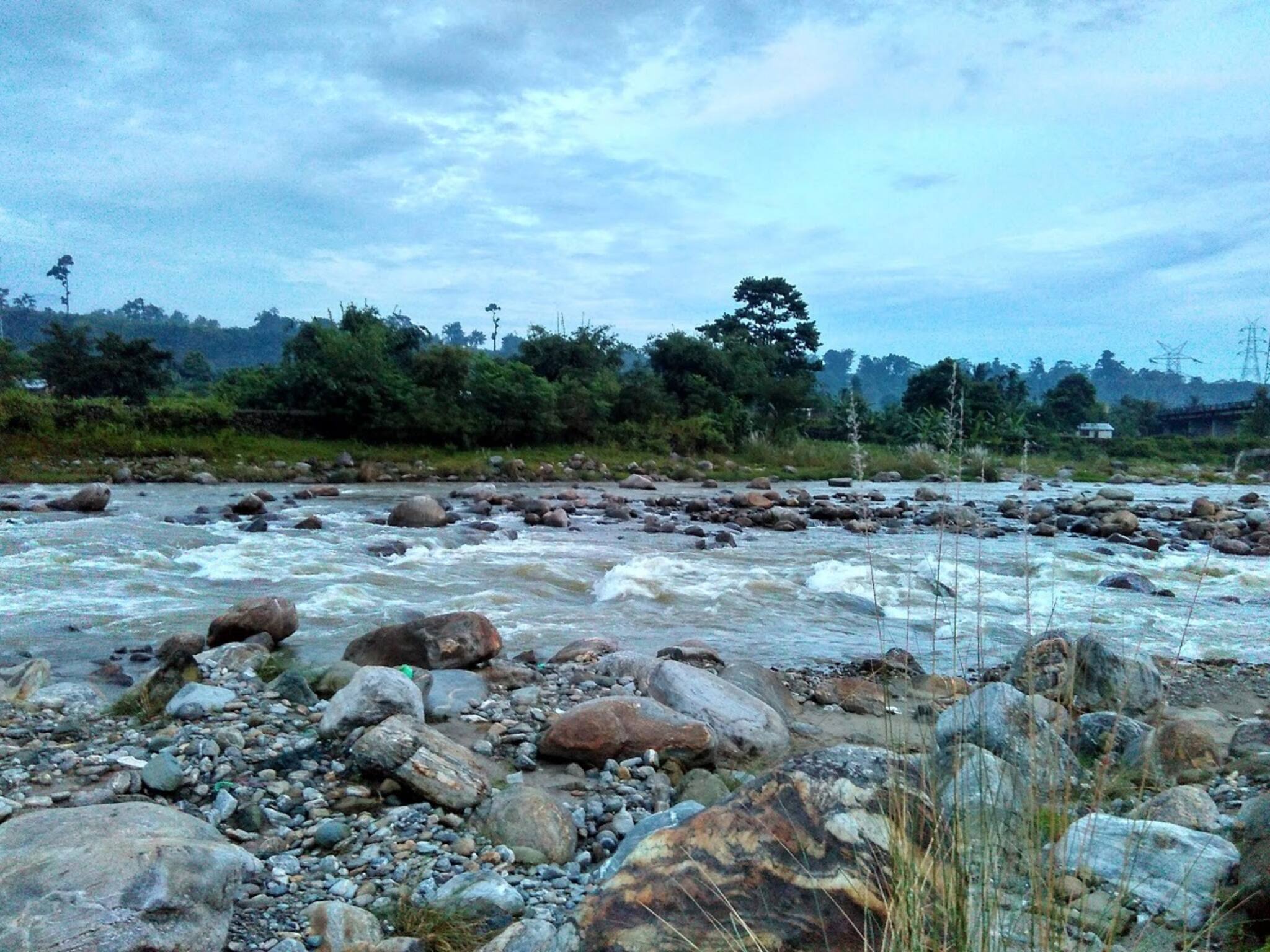 উঁচু পাহাড়-নদী-জঙ্গলে ঘেরা এই জায়গা পর্যটকদের চুম্বকের মতো টানে,পুজোয় ঘুরে আসুন