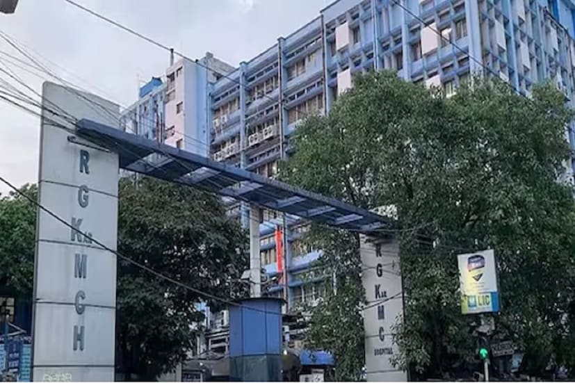 ৬. যদিও অধ্যক্ষকে বদলি করার দাবিতে সরব হয়েছেন প্রাক্তন পড়ুয়ারা। মুখ্যমন্ত্রী মমতা বন্দ্যোপাধ্যেয়ের কাছে একটি চিঠিতে তাঁরা জানিয়েছেন যে, কলেজের মর্যাদা অক্ষুণ্ণ রাখতে অধ্যক্ষকে অপসারণ করা অত্যন্ত গুরুত্বপূর্ণ। হাসপাতালের চিকিৎসক এবং পড়ুয়ারাও একই দাবি তুলেছেন যে, অধ্যক্ষের পদত্যাগ করা উচিত। হাসপাতালের জুনিয়র ডাক্তারদের সঙ্গে বৈঠকও করেছেন পুলিশ কমিশনার। কিন্তু চিকিৎসকেরা মানতে নারাজ।