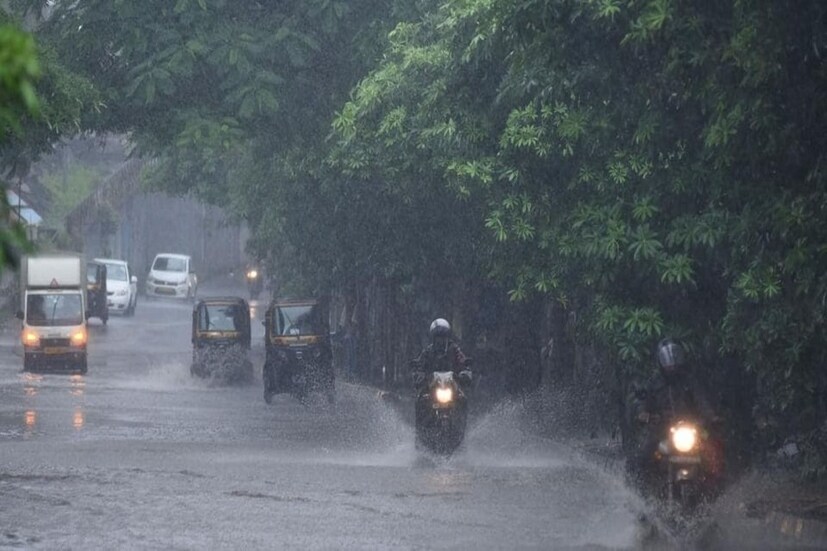 গাঙ্গেয় পশ্চিমবঙ্গের গভীর নিম্নচাপের সৃষ্টি হয়েছে। আগামী ২৪ ঘণ্টায় পুরোপুরি ঝাড়খণ্ড হয়ে বিহারে সরে যাবে এই নিম্নচাপ, জানানো হয়ে আবহাওয়া দফতরের পক্ষ থেকে। এটি ক্রমশ পশ্চিম ও উত্তর-পশ্চিম দিকে এগোচ্ছে, অভিমুখ মধ্যপ্রদেশ ও উত্তর প্রদেশ।