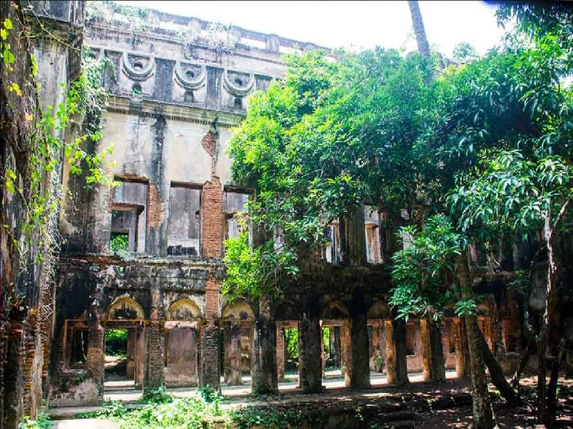 *মনমোহন সিংহের তিন ছেলে।নীলকণ্ঠ, শ্রীকণ্ঠ ও সিতিকণ্ঠ সিংহ।কবিগুরু রবীন্দ্রনাথ ঠাকুরের জীবনস্মৃতিতে এই শ্রীকণ্ঠ সিংহ 'শ্রীকণ্ঠবাবু' নামে উল্লিখিত রয়েছে। মহর্ষি দেবেন্দ্রনাথ ঠাকুর তাঁকে 'শান্তিনিকেতনের বুলবুল' নামে আখ্যায়িত করেছিলেন। সংগৃহীত ছবি। 