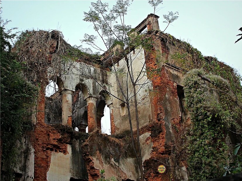 *জনশ্রুতি রয়েছে, বর্গী আক্রমণের হাত থেকে বাঁচতেই সেই সময় তিনি বীরভূমে চলে এসেছিলেন। তবে জমিদারিত্ব শুরু করেছিলেন তাঁর ছেলে শ্যামকিশোর সিংহ। এই শ্যামকিশোর সিংহের তিন ছেলে। জগমোহন, ভুবনমোহন ও মনমোহন সিংহ। সম্ভবত, এই ভুবনমোহন সিংহের নামানুসারে 'ভুবনডাঙা' গ্রামের নামকরণ হয়েছিল। সংগৃহীত ছবি। 