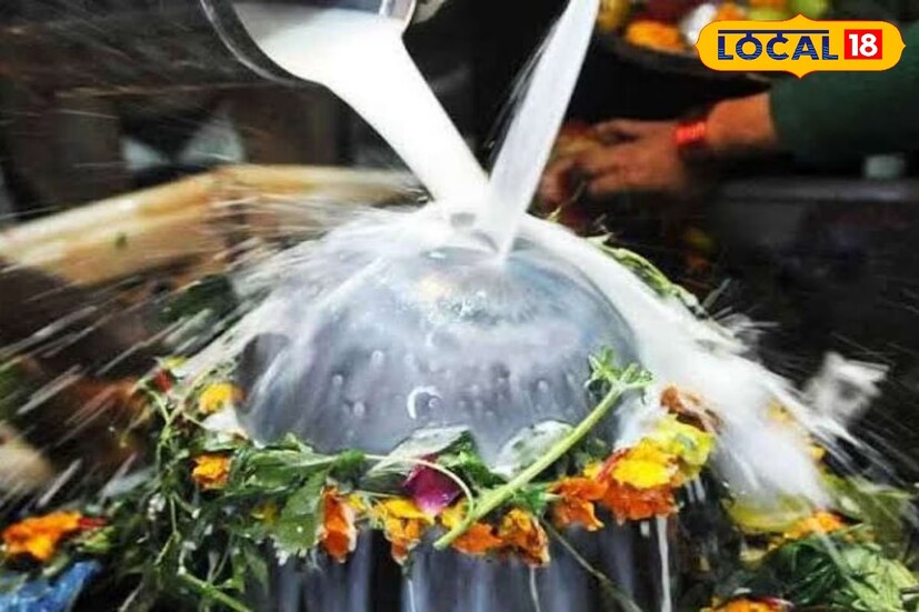 *হিন্দু ধর্মে শ্রাবণ মাসের বিশেষ গুরুত্ব রয়েছে। এই মাসটিকে সম্পূর্ণরূপে ভগবান শিবের জন্য উৎসর্গ করা হয়। শ্রাবণ মাসে ভগবান শিব ও মা পার্বতীর পুজো অত্যন্ত ফলদায়ক বলে মনে করা হয়। সংগৃহীত ছবি। 