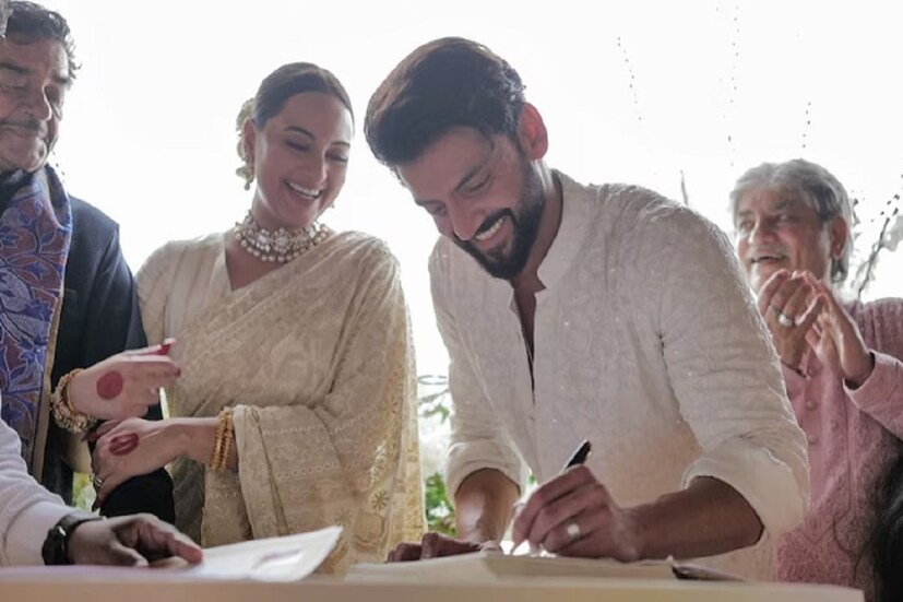 টাইমস অফ ইন্ডিয়ার প্রতিবেদন থেকে জানা গিয়েছে যে, গত বছরের সেপ্টেম্বর মাসে ১১ কোটি টাকায় এই বিলাসবহুল অ্যাপার্টমেন্টটি কিনেছিলেন অভিনেত্রী। এর চুক্তিতে স্বাক্ষর করেছিলেন তাঁর মা পুনম সিনহা। ২৬-তলার এই অ্যাপার্টমেন্ট থেকে দেখা যায় সমুদ্র এবং বান্দ্রা-ওরলি সি লিঙ্কের দৃশ্যও। এদিকে আবার রাখিবন্ধন উৎসব উপলক্ষে সোনাক্ষী নিজের দাদাদের সঙ্গে ছবি না পোস্ট করায় বেশ জল্পনা তৈরি হয়েছে ভক্তমহলে। অনেকেরই বিশ্বাস, দাদাদের সঙ্গে ঝামেলা চলছে অভিনেত্রীর।