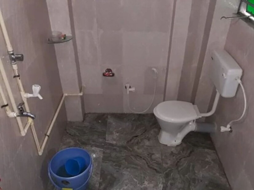যদিও বাথরুমে শ্যাওলা পড়া একটি সাধারণ সমস্যা, তবে এটিকে উপেক্ষা করা স্বাস্থ্যবিধি এবং স্বাস্থ্যের দৃষ্টিকোণ থেকে একদমই ঠিক নয়। এর সংস্পর্শে এসে অ্যালার্জি ও সংক্রমণের আশঙ্কাও থাকে। এছাড়াও, এটি বাথরুমের লুক নষ্ট করে দেয় এইধরণের শ্যাওলা।