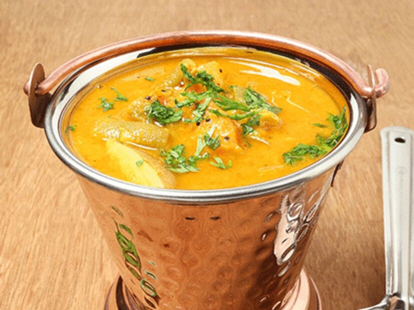 এছাড়াও হাড় এবং হরমোন গঠনে সাহায্য করে। এমন পরিস্থিতিতে কিছু ডাল মিশিয়ে খেলে প্রচুর প্রোটিন পাওয়া যায়। শরীর থেকে এর ঘাটতি দূর করা যায়। আসুন জেনে নেওয়া যাক সেই পাঁচমেশালি বা পাঁচ ধরনের মিশ্র ডাল কোনটি, যেগুলোতে অনেক পুষ্টিকর উপাদান রয়েছে।