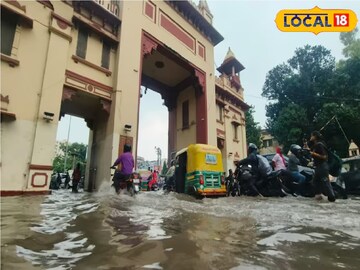 প্রবল বৃষ্টিতে রাস্তাই পুকুর, রেল স্টেশন থেকে বিশ্ববিদ্যালয় চত্বর জলে-জল