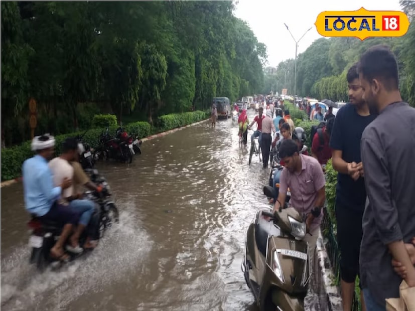 এছাড়াও, রেওয়ারি পুকুর, চার্চ, গুরুধাম, রামনগর এবং অন্যান্য এলাকার রাস্তাগুলিও কার্যত পুকুরে পরিণত হয়েছে৷  যার থেকে বাঁচতে পৌর কর্পোরেশনের ড্রেনের মুখ খুলে দেওয়ার কথা চলছে৷  বারাণসীতে এই মুহূর্তে প্রবল বেহাল অবস্থা৷