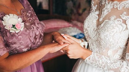 ছেলের বিয়ে দিতে গিয়ে এ কোন সত্যের মুখোমুখি হবু বরের মা (Credit- Canva) ছেলের বিয়ে দিতে গিয়ে এ কোন সত্যের মুখোমুখি হবু বরের মা (Credit- Canva)