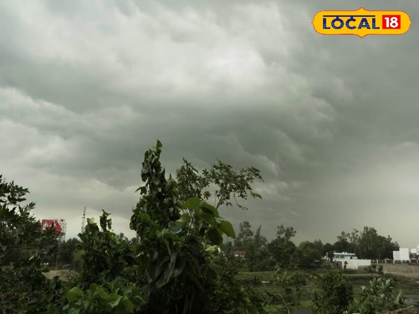 এইদিন পুরুলিয়ায় সর্বোচ্চ তাপমাত্রার পারদ থাকতে পারে ৩০ ডিগ্রি সেলসিয়াস ও সর্বনিম্ন তাপমাত্রার পারদ থাকতে পারে ২৬ ডিগ্রি সেলসিয়াস বলে জানা গিয়েছে হাওয়া অফিস সূত্রে। আপাতত বৃষ্টি বহাল থাকছে গোটা জেলায়।