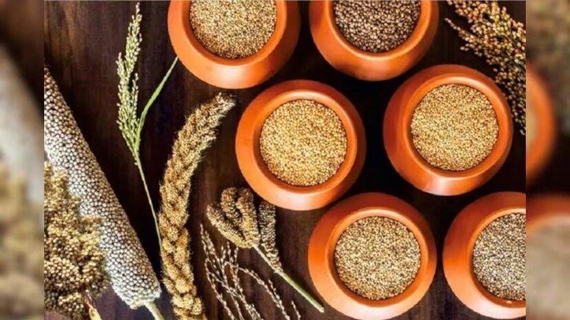 কোনও এক সময় ‘দরিদ্রদের খাবার’ বলে পরিচিত এই দানাশস্যগুলি ব্রাত্য ছিল অধিকাংশ পরিবারে। কিন্তু ইদানীং মিলেট বেশ জনপ্রিয় এবং ট্রেন্ডিং। এর উপকারিতা নিয়ে বলেছেন পুষ্টিবিদ রুজুতা দ্বিবেকর।