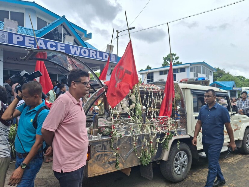 একনজরে দেখে নেওয়া যাক, বুদ্ধদেব ভট্টাচার্যের শেষ যাত্রার সূচি:সময়সূচি মেনে সকাল সাড়ে দশটায় সম্পূর্ণ নিরাপত্তায় পিস ওয়ার্ল্ড থেকে রওনা হবে বুদ্ধবাবুর মরদেহ। প্রয়াত রাজনীতিবিদ, সিপিআইএম-এর প্রবীণ নেতাকে শেষ শ্রদ্ধা জানানোর জন্য বিধানসভায় প্রাক্তন মুখ্যমন্ত্রীর দেহ শায়িত থাকবে সকাল ১১ টা থেকে সাড়ে ১১ টা পর্যন্ত।